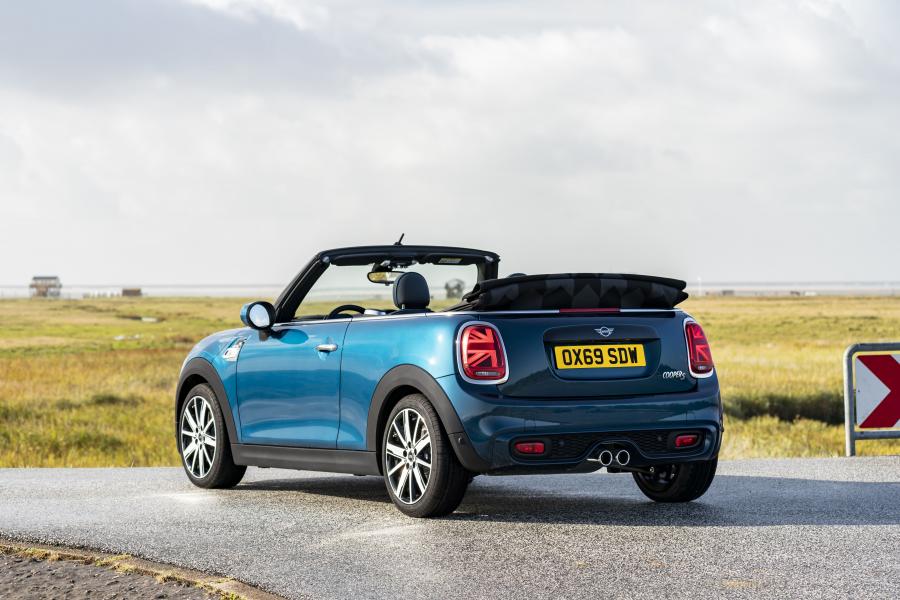  Mini Cooper S Cabrio Sidewalk (F57) 2020 года  (WW) (фото 9 из 53)